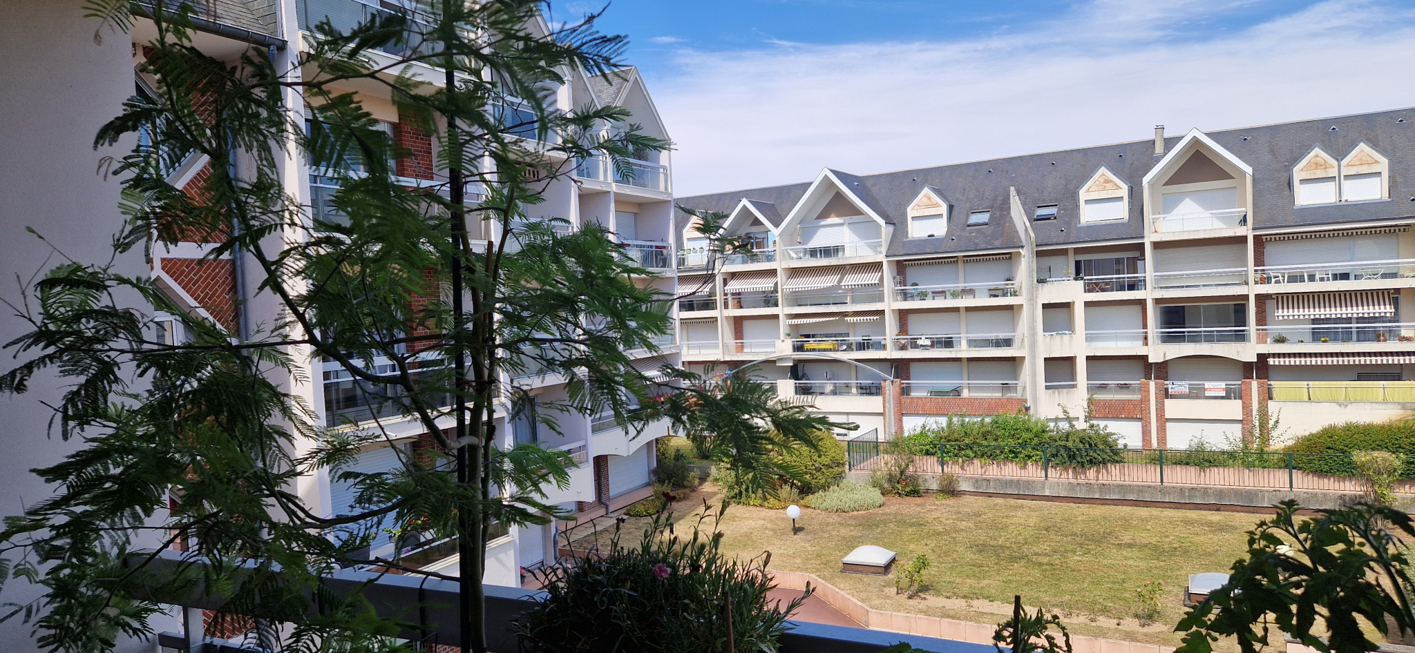 ABBEVILLE CENTRE VILLE -  VIAGER - BEL APPARTEMENT avec BALCONS et PARKING