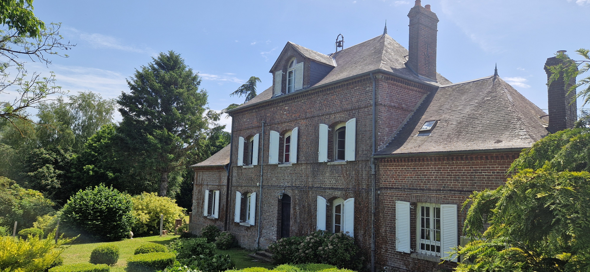 EXCLUSIVITÉ - Viager occupé - Domaine de 17 000 m2 avec maison de maître, dépendances et écurie - Pays de Bray (76)