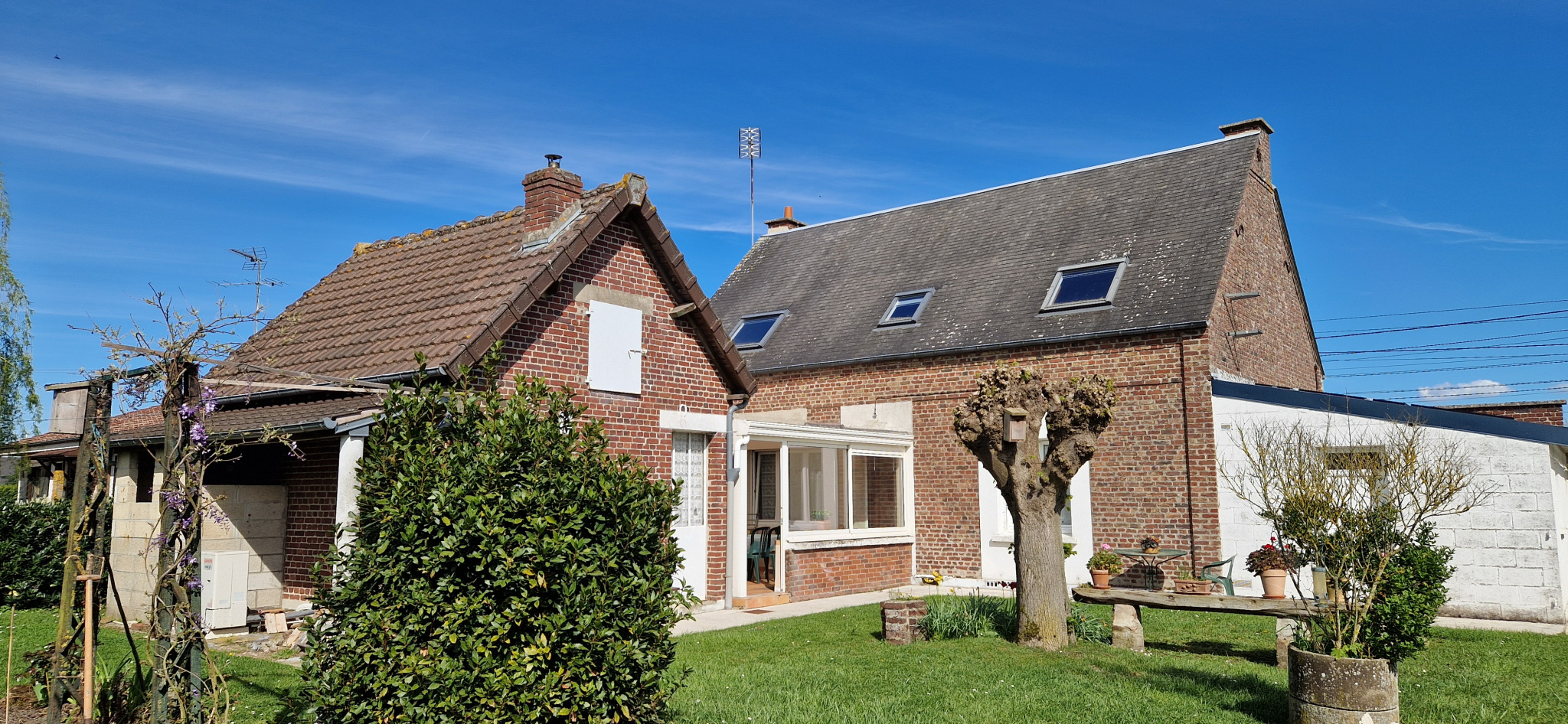 Viager OCCUPE - Maison de 72 m2 avec dépendance - BROUCHY (80)